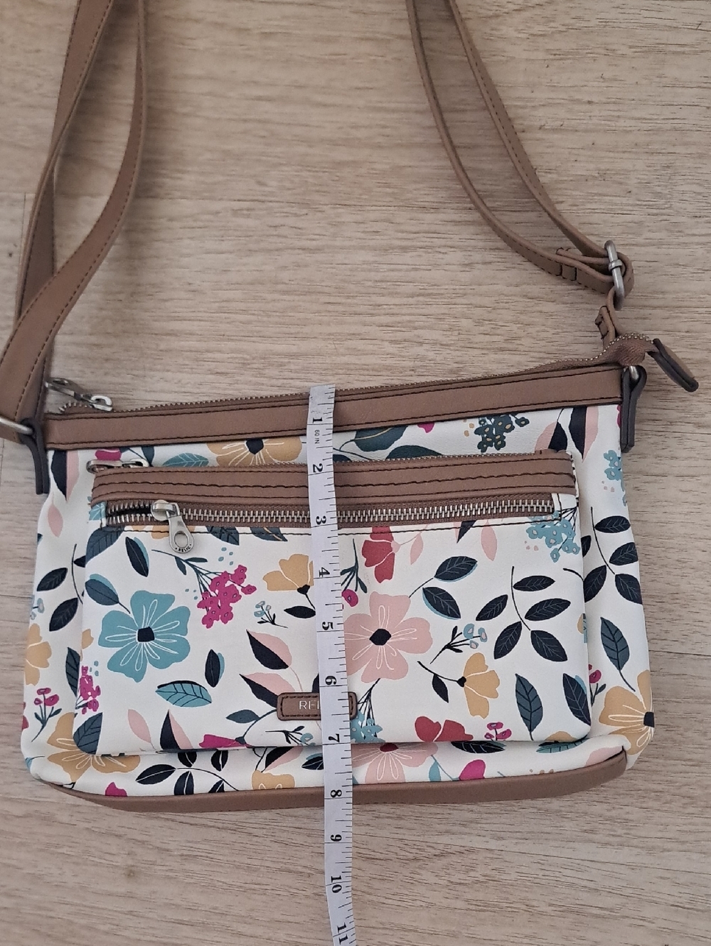RELIC Floral Crossbody Bag with Taupe Trim - Picture 4 of 11
